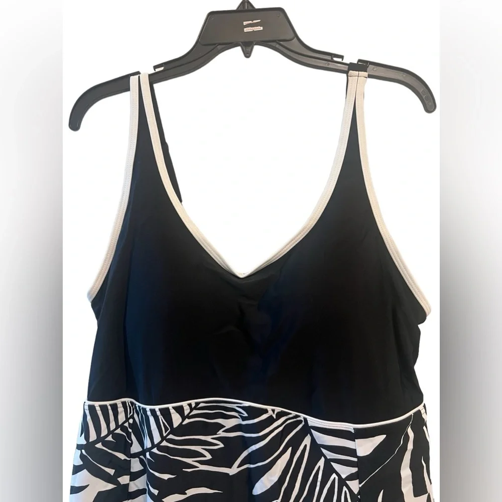 Sea & Sand Black & White Tropical Palm print suit one piece swim suit